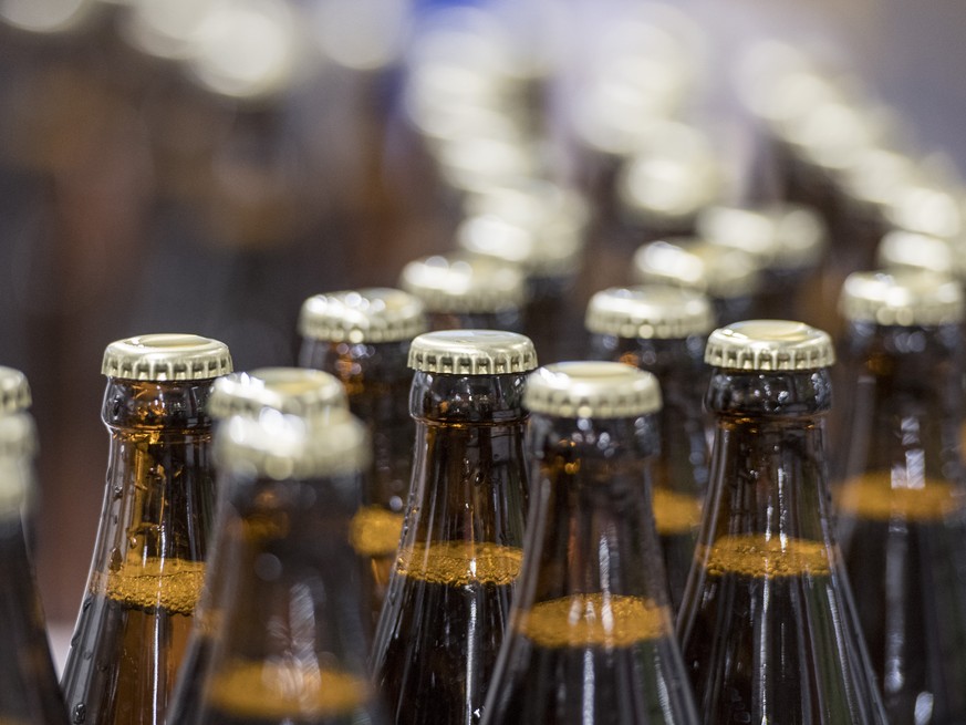 Die Produktion in der Abfuellerei des neuen &quot;Migi Braeu Lager&quot; der neuen Brauerei Lussi der Lussi Getraenke AG in Stans am Dienstag, 20. Maerz 2018 laeuft auf Hochtouren. Das neue Bier ist a ...