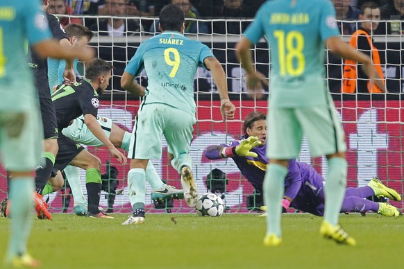 Moenchengladbach goalkeeper Yann Sommer fails to control a shot by Barcelona's Luis Suarez, center, allowing Barcelona's Gerard Pique, third from left, rear, to score his side's second  ...