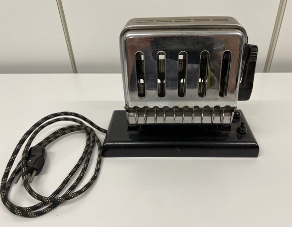Jura Toaster braided cable kabel retro design küche https://www.ricardo.ch/de/a/alter-toaster-von-jura-1253199594/#image_gallery_fullscreen