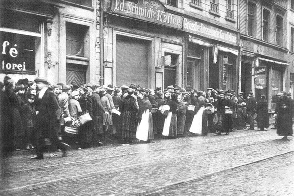 Erster Weltkrieg SteckrÃ¼benwinter MangelernÃ¤hrung Hungerwinter Lebensmittelknapphiet Schlange (PD)