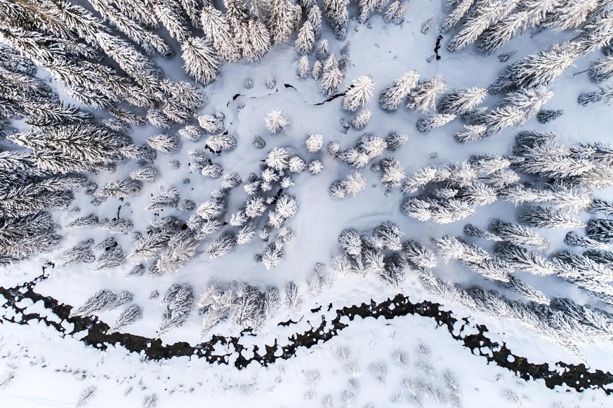 Luftaufnahme des Val Bedrettos im Kanton Tessin im Januar 2018. 