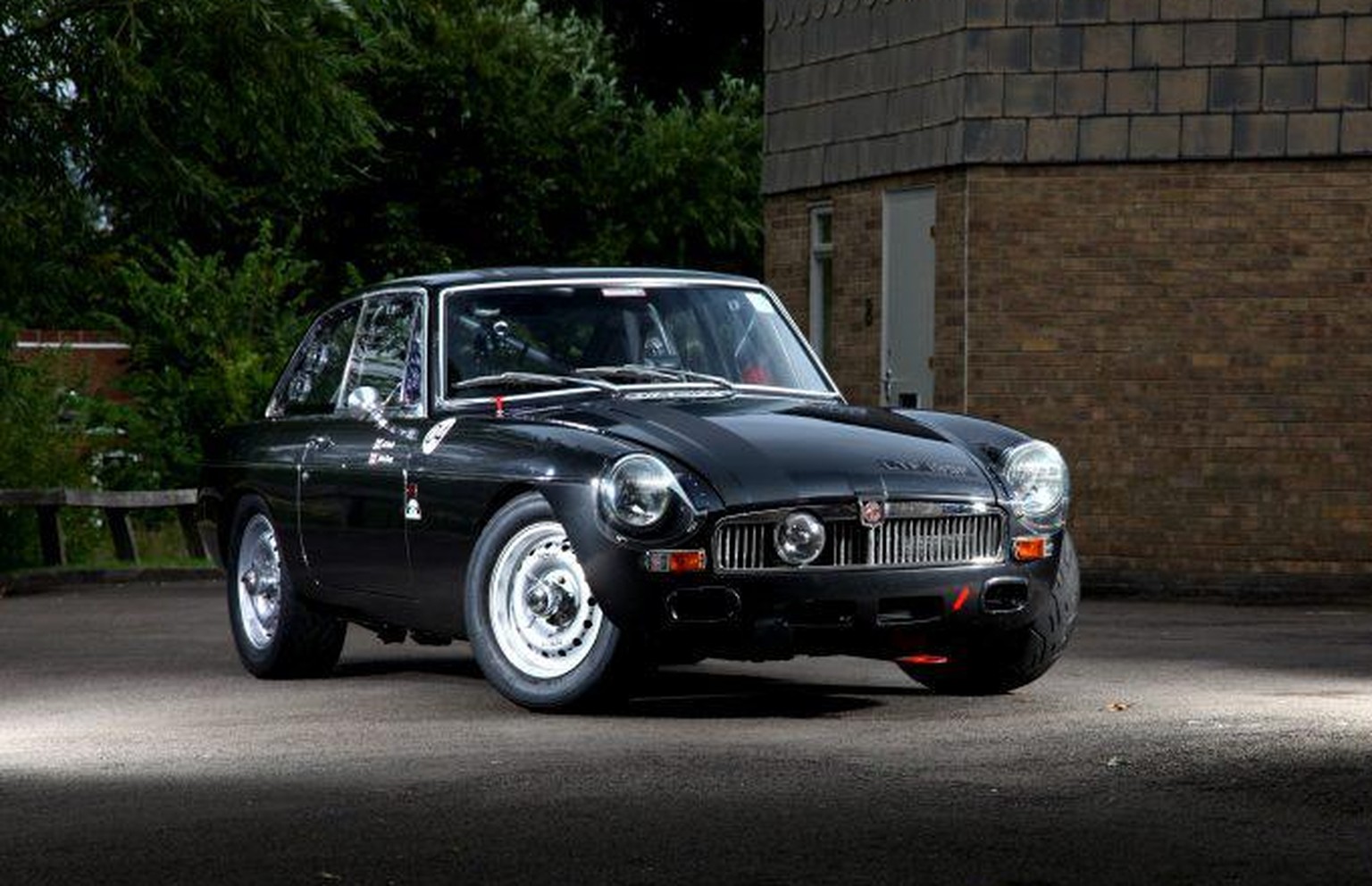 frontline developments MGB abingdon england auto sportwagen retro 1960s design https://www.frontlinedevelopments.com/
