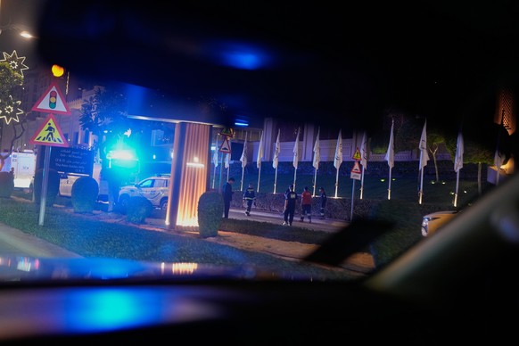 Security personnel deploys at the entrance of the Fairmont The Palm Hotel after an explosion in Dubai, United Arab Emirates, Saturday, Feb. 28, 2026. (AP Photo/Altaf Qadri)
Emirates Ramadan
