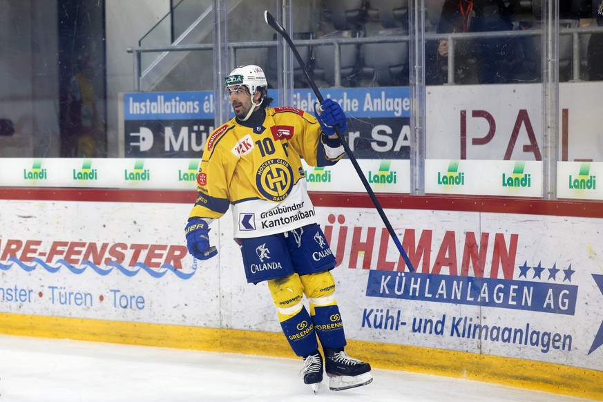 Davos Andres Ambuehl jubelt nach seinem Tor zum 0-1 im Eishockey Meisterschaftsspiel der National League zwischen dem EHC Biel und HC Davos, am Donnerstag, 29. Februar 2024, in der Tissot Arena in Bie ...
