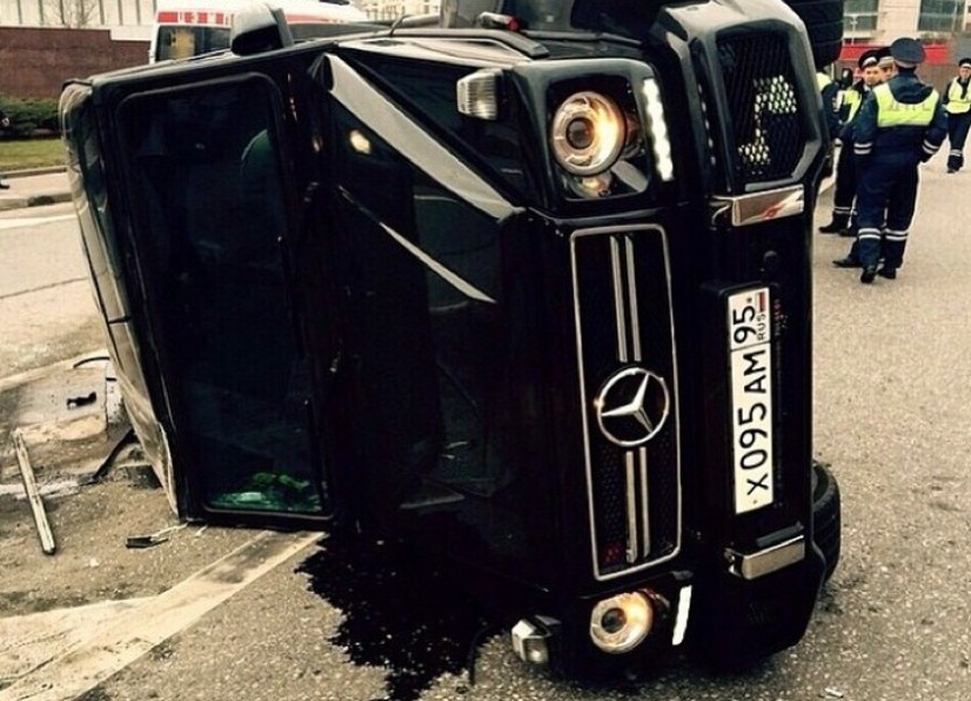 http://www.autoevolution.com/news/mercedes-g63-amg-tipped-over-in-russian-crash-95002.html mercedes g wagen russland gekippt elchtest 4x4 suv offroader