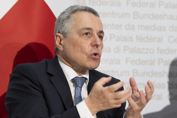 Bundesrat Ignazio Cassis spricht an einer Medienkonferenz zum Entlastungspaket 2027, Synergien zwischen EDA und WBF sowie weitere strategische Anpassungen im Bereich der internationalen Zusammenarbeit ...