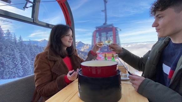 Rauszeit Romantische Erlebnisse Valentinstag Fondue-Gondel Pilatus