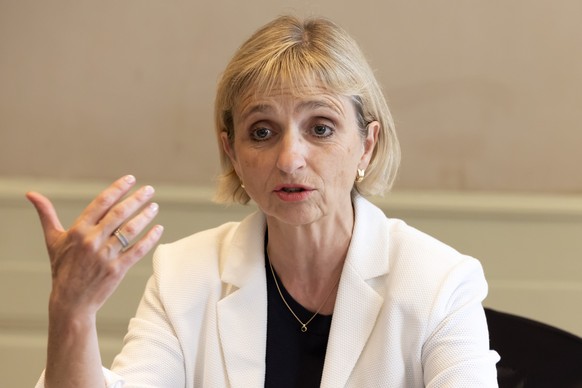 Fabienne Fischer, conseillere d&#039;Etat, s&#039;exprime sur la decision du Tribunal federal concernant les chauffeurs Uber et les livreurs Uber Eat, lors d&#039;une conference de presse, ce vendredi ...