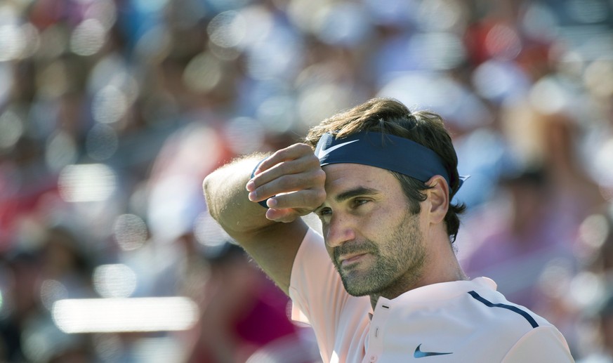 Roger Federer, of Switzerland, wipes his brow during his final match against Alexander Zverev, of Germany, at the Rogers Cup tennis tournament, in Montreal on Sunday, August 13, 2017. THE CANADIAN PRE ...