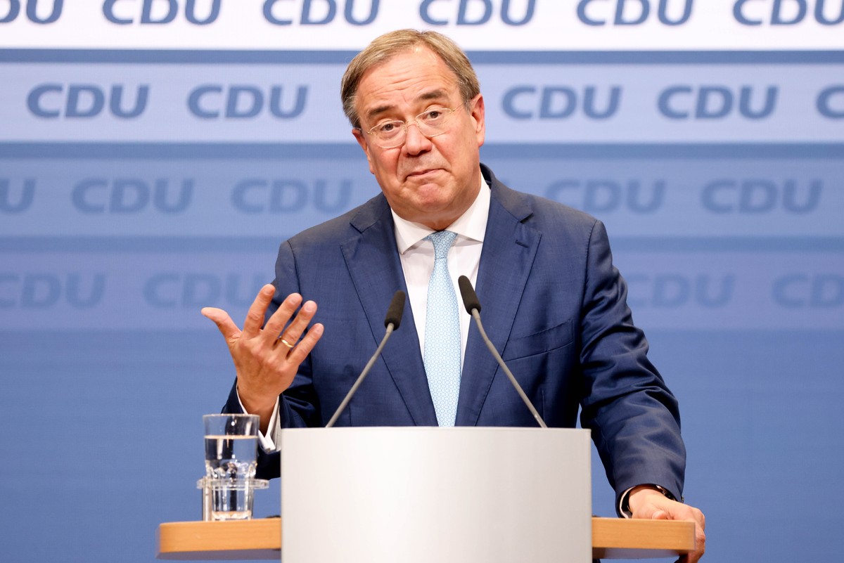epa09511559 Christian Democratic Union (CDU) party chairman Armin Lasche speaks during a press conference in Berlin, Germany, 07 October 2021. EPA/FILIP SINGER