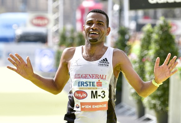 ABD0072_20190407 - WIEN - OESTERREICH: Tadesse Abraham (SUI), Zweiter, beim 36. Vienna City Marathon am Sonntag, 07. April 2019. (KEYSTONE/APA/HANS PUNZ)