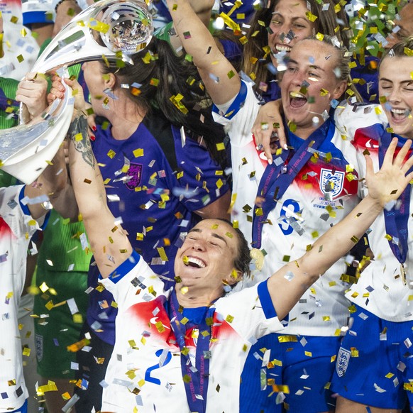 KEYPIX - England&#039;s Lucy Bronze lifts the trophy after the UEFA Women&#039;s EURO 2025 final soccer match between England and Spain at the St. Jakob-Park stadium in Basel, Switzerland, on Sunday,  ...