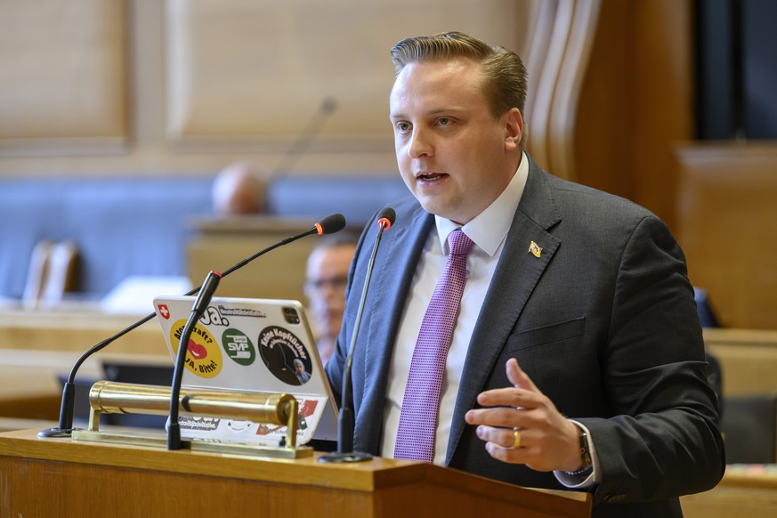 Nils Fiechter, SVP, spricht im Berner Kantonsparlament anlaesslich der Sommersession des Grossen Rates im Rathaus in Bern, fotografiert am Mittwoch, 3. Juni 2026. (KEYSTONE/Christian Beutler)