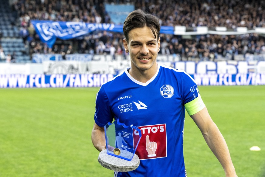 Der Spieler von Luzern, Ardon Jashari wird verabschiedet vor dem Super League Meisterschaftsspiel zwischen dem FC Luzern und dem FC Stade Lausanne-Ouchy vom Dienstag, 21. Mai 2024 in Luzern. (KEYSTONE ...