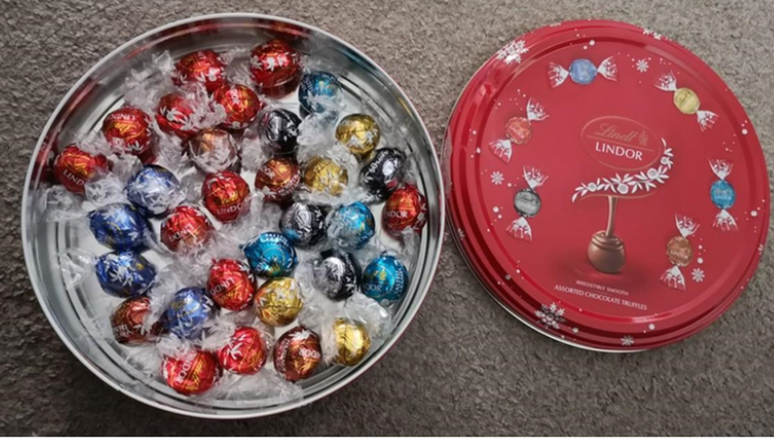 «Ist das alles?», fragen sich manche Kunden nach dem Öffnen der neuen Lindt-Blechdose in Grossbritannien.