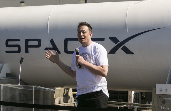 SpaceX CEO Elon Musk congratulates teams competing on the Hyperloop Pod Competition II at SpaceX&#039;s Hyperloop track in Hawthorne, Calif., Sunday, Aug 27, 2017. The Hyperloop system built by SpaceX ...