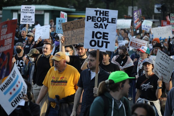 epa12366182 People take part in a ICE out of Chicago protest in Chicago, Illinois, USA, 09 September 2025. US Immigration and Customs Enforcement (ICE) has launched operations in Chicago to target und ...