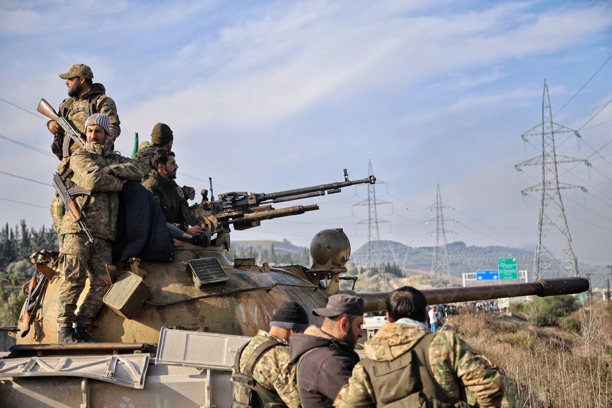 epa11946986 Syrian security forces stand on a tank as they take part in an operation following attacks carried out against Syrian security forces, in Latakia, Syria, 07 March 2025. At least 16 Syrian  ...
