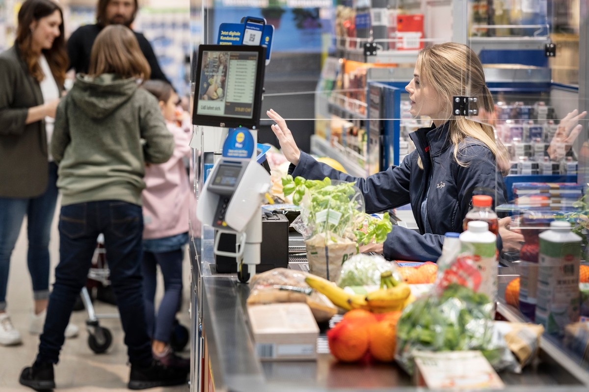IMAGE DISTRIBUTED FOR LIDL SCHWEIZ FOR EDITORIAL USE ONLY - Lidl Schweiz // Weiterer Text ueber ots und http://presseportal.ch/fr/pm/100016795/100924776 (obs/Lidl Schweiz/CHRISTIAN BEUTLER via KEYSTON ...