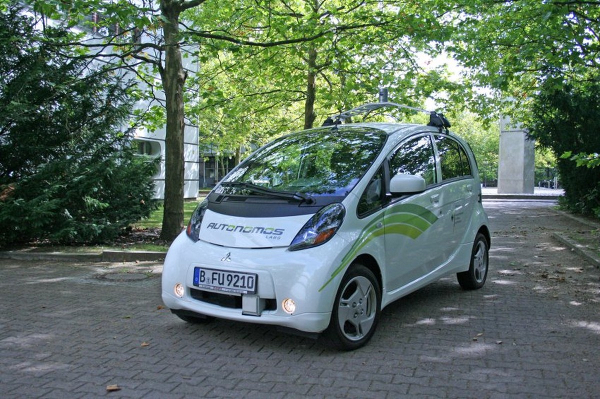 Es handelt sich um einen modifizierten Mitsubishi iMiEV, ein Fahrzeug mit Elektroantrieb.
