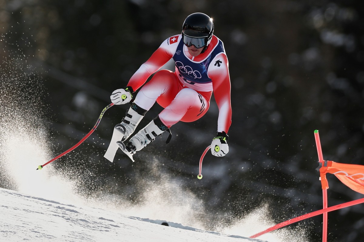 Switzerland's Franjo von Allmen speeds down the course during an alpine ski, men's downhill official training, at the 2026 Winter Olympics, in Bormio, Italy, Thursday, Feb. 5, 2026. (AP Phot ...