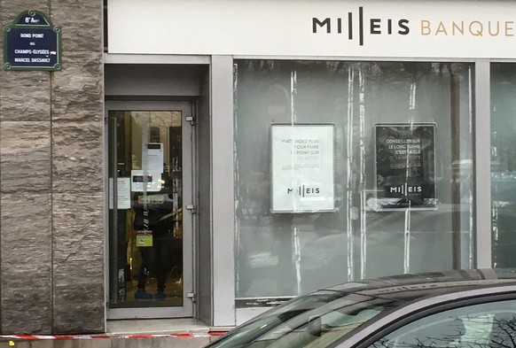 Police investigators search the Milleis bank after a robbery in Paris, Tuesday, Jan.22, 2019. Paris police say several suspects are on the run after they robbed a bank on the Champs-Elysees in broad d ...