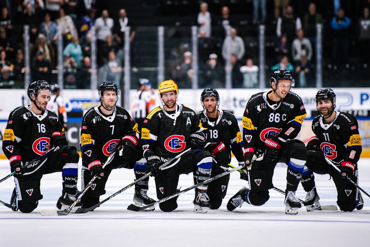 Le defenseur fribourgeois Raphael Diaz, le defenseur fribourgeois Benoit Jecker, le PostFinance Top Scorer PostFinance fribourgeois Christopher Didomenico, le defenseur fribourgeois Ryan Gunderson, l& ...
