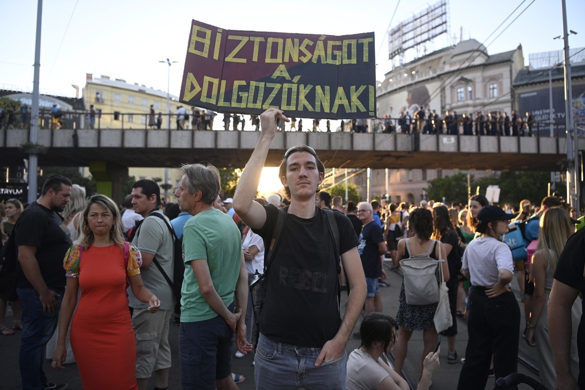 epa10069646 Following the call of the oppositional Momentum party demonstrators protest against the changes in the small business tax (kata) in central Budapest, Hungary, 13 July 2022. A law modifying ...