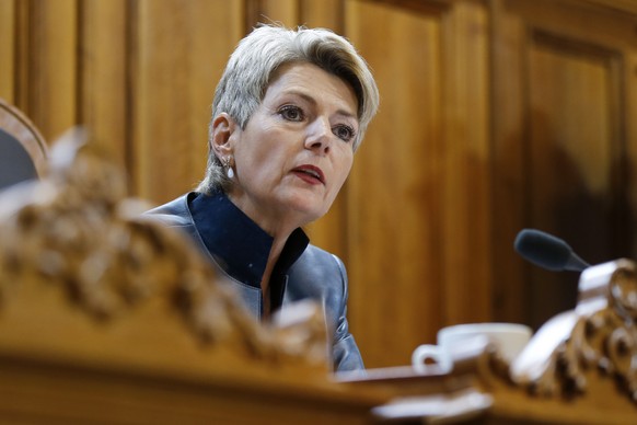 Karin Keller-Sutter (FDP-SG) spricht waehrend einer Debatte im Staenderat, waehrend der Sommersession der Eidgenoessischen Raete, am Dienstag, 6. Juni 2017 in Bern. (KEYSTONE/Peter Klaunzer)