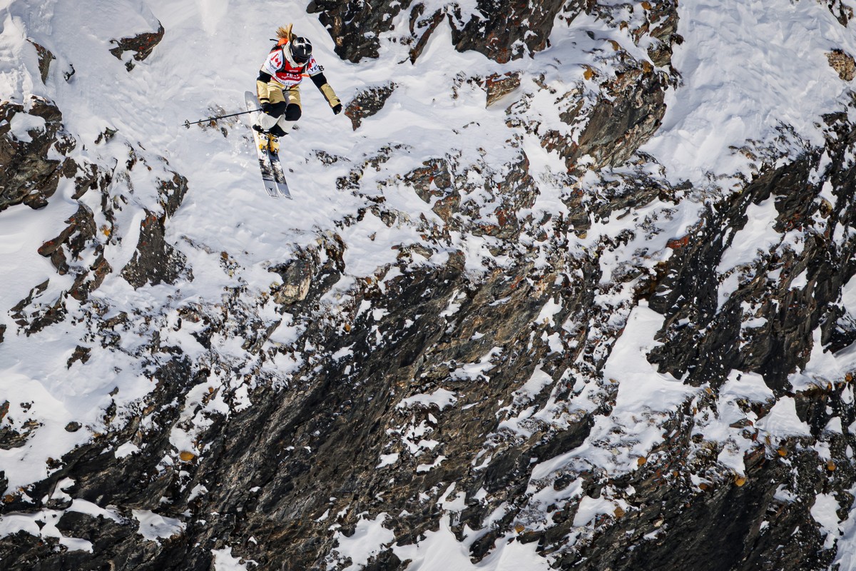 epa12856577 Justine Dufour-Lapointe from Canada competes to take the second place in the women's ski category at the Verbier Xtreme Freeride World Tour (FWT) finals on the "Bec des Rosses&qu ...