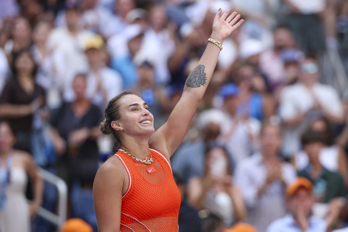 epa13223101 Aryna Sabalenka of Belarus greets attendees after winning against Linda Noskova of Czechia during the Women Singles Quarterfinals match of the US Open Tennis Championships in Flushing Mead ...